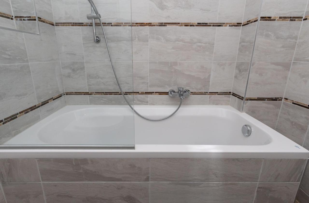 Comfortable Romantic 1 Bedroom Apartment Near Augarten Wenen Buitenkant foto