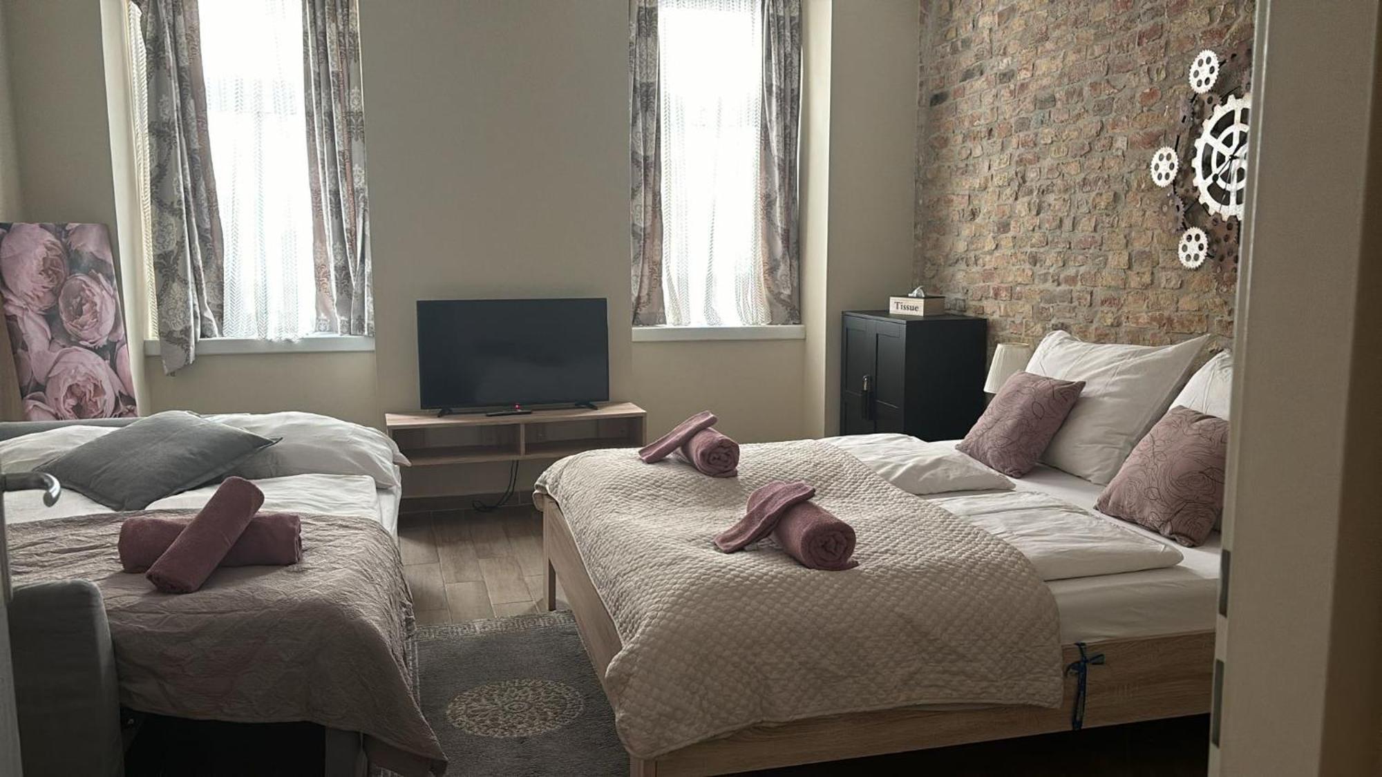 Comfortable Romantic 1 Bedroom Apartment Near Augarten Wenen Buitenkant foto